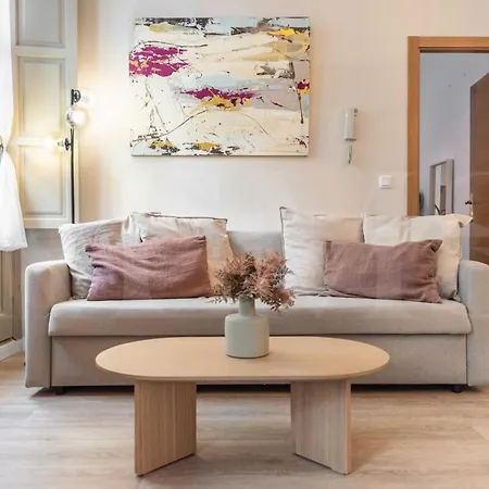 Artistic In The Heart Of By Rems Apartman