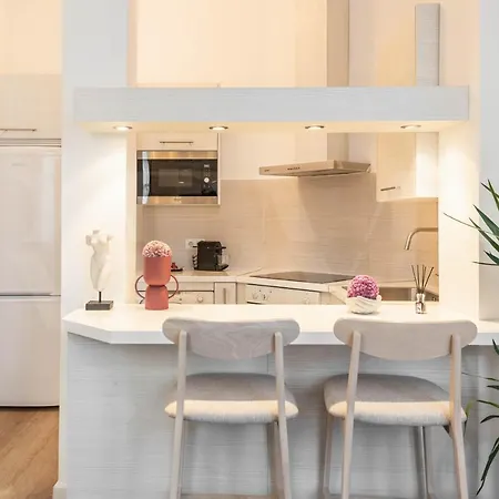 Artistic In The Heart Of By Rems Apartman *