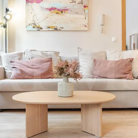 Apartman Artistic In The Heart Of By Rems *