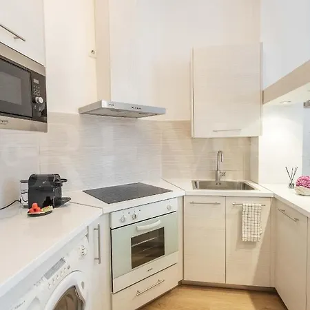 Artistic In The Heart Of By Rems Apartment *