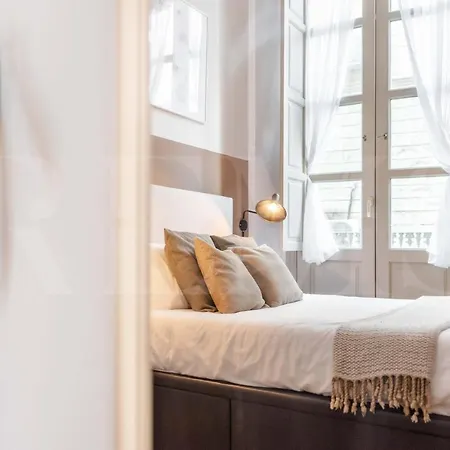Artistic In The Heart Of By Rems Apartment *